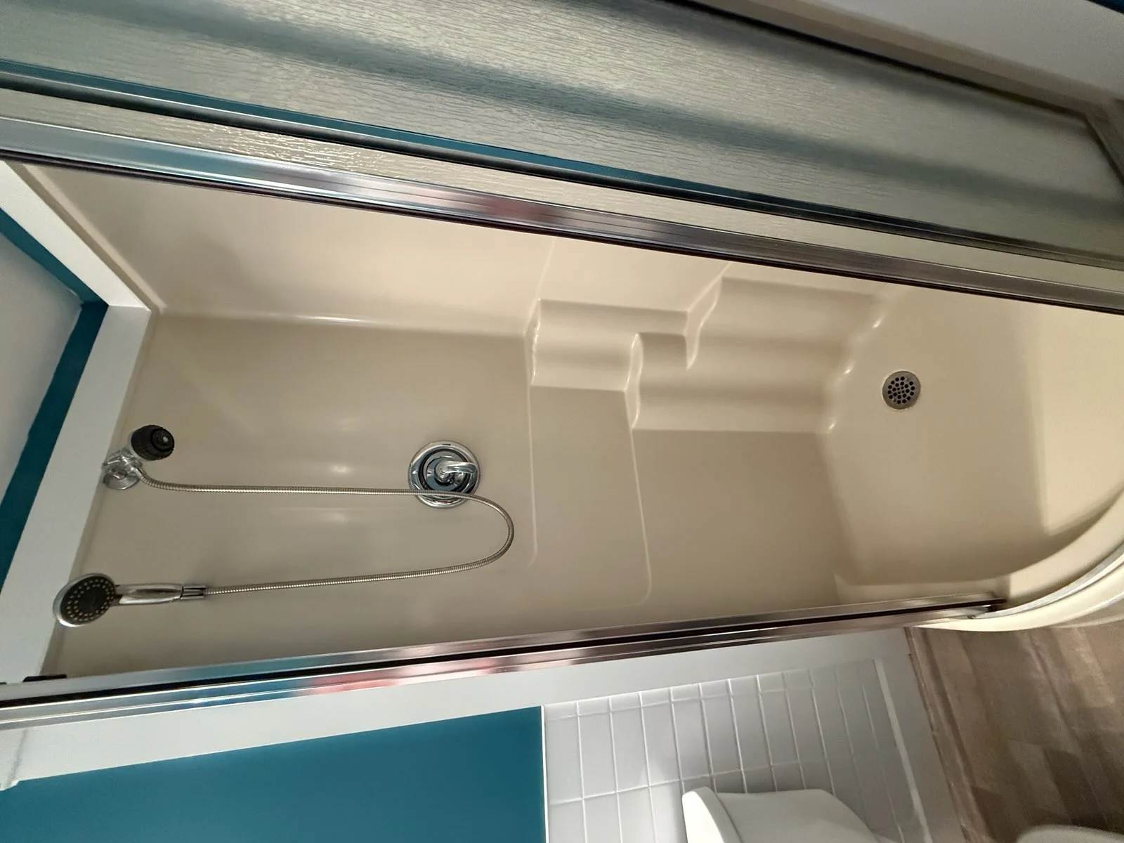 Stand-up shower