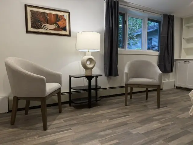 Sitting area with two armchairs